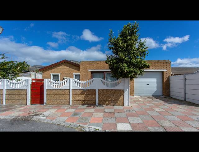 3 BEDROOM FREESTANDING RENTED IN MUIZENBERG